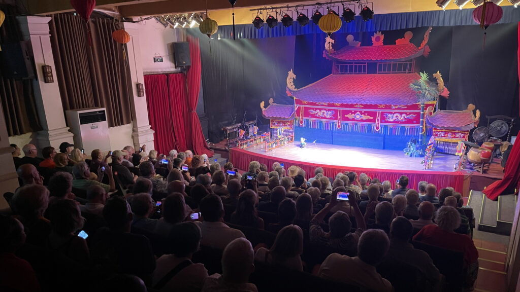 Cruise Ship | Waterpuppet show + Dinner 